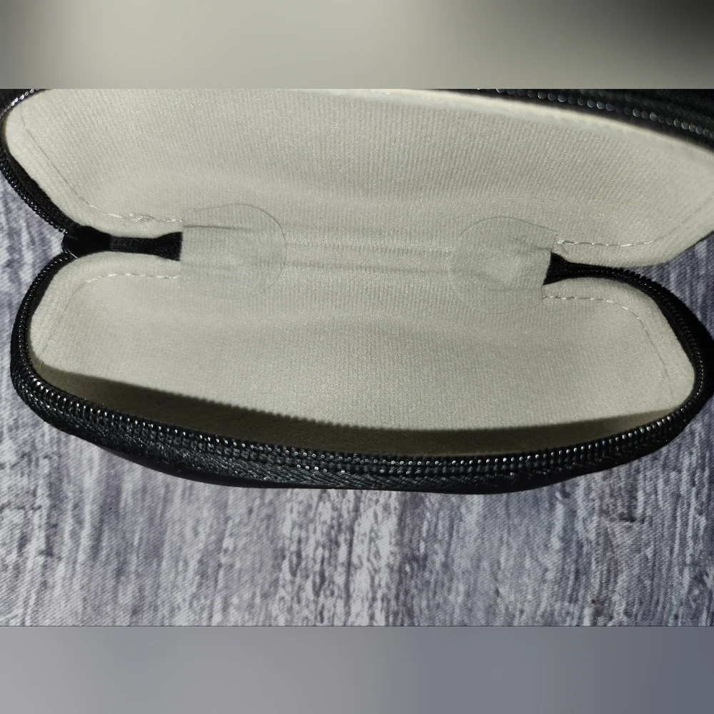Vogue Clamshell Black‎ Glasses Case